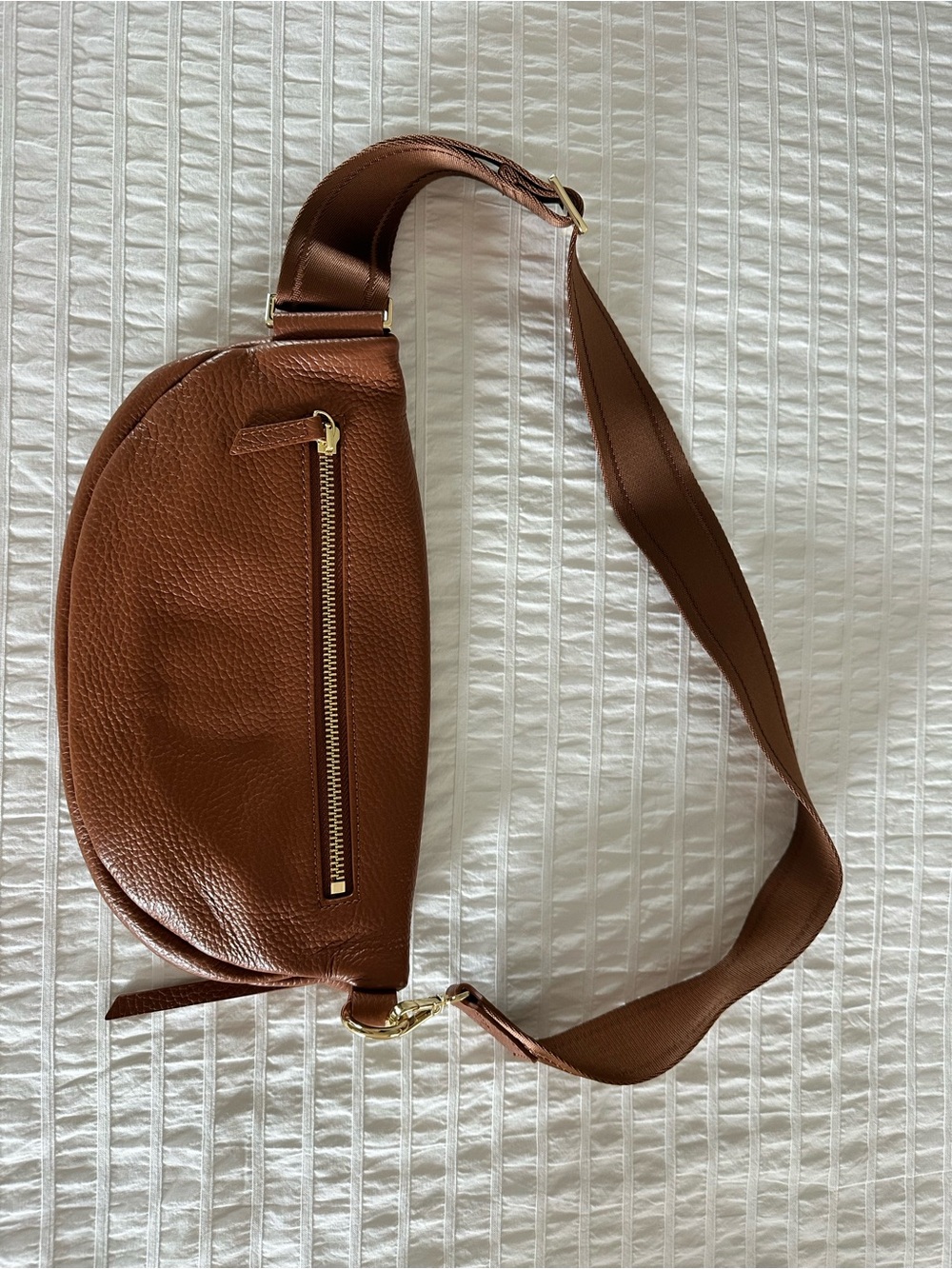 Quince Sling Bag - Picture 4 of 5